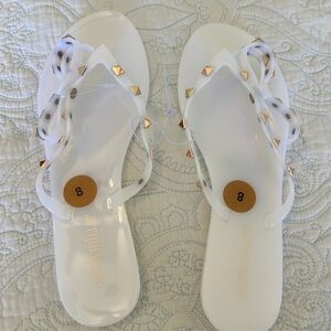 FANCY FLIPIES!!! Gold studs & bow!  NEW! SZ 8